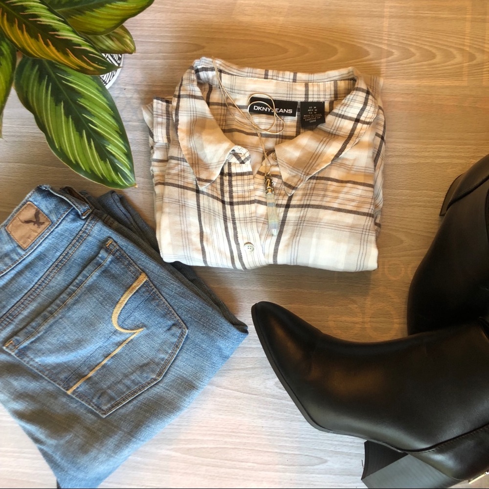 📌3/$22 White and Grey, Front Tie, Button-up Flannel